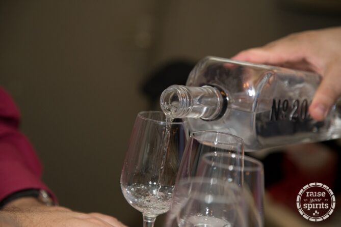 Gin, Verkostung, Tasting, Einschenken